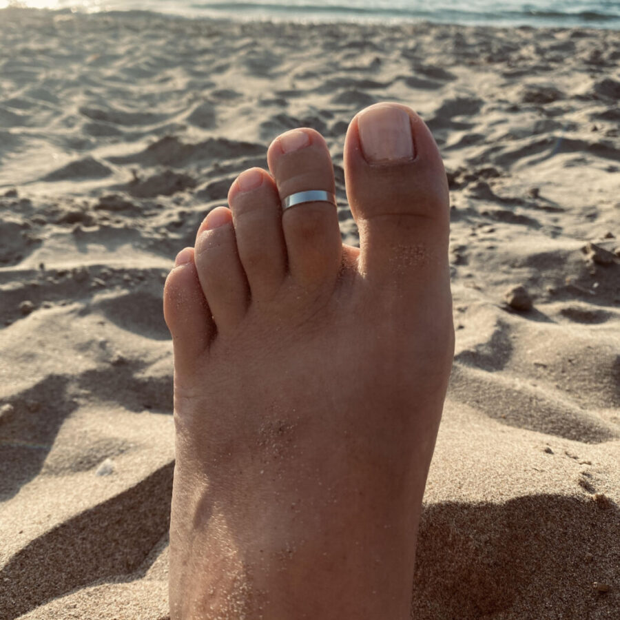 Toe ring wide